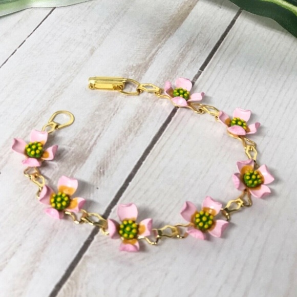 Vintage Jewelry - Vintage Pale Pink Enamel Flower Line Bracelet Boho Vintage Jewelry - Vintage Pale Pink Enamel Flower Line Bracelet Boho